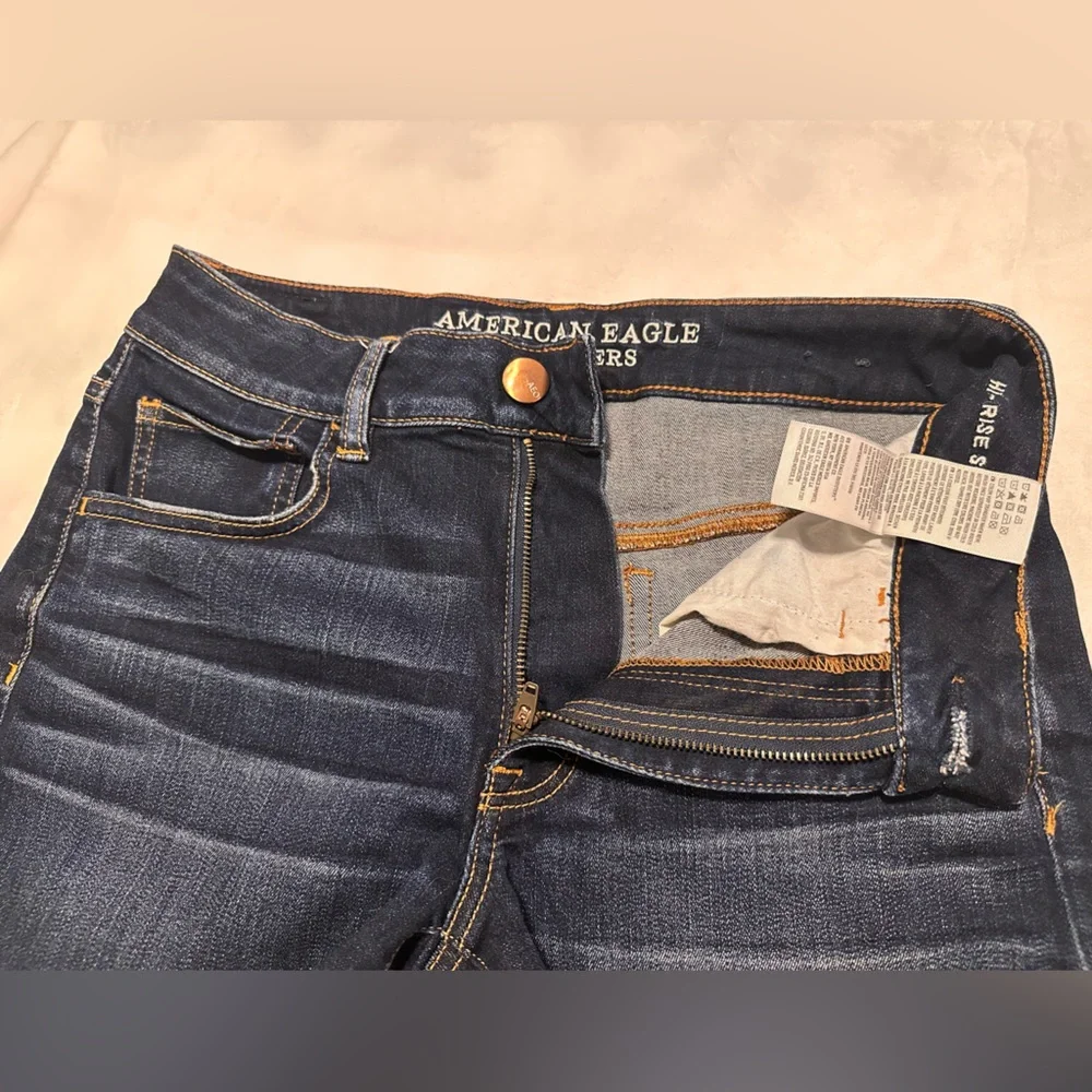 American Eagle Outfitters Women's Dark Wash Jean Shorts - Picture 4 of 7